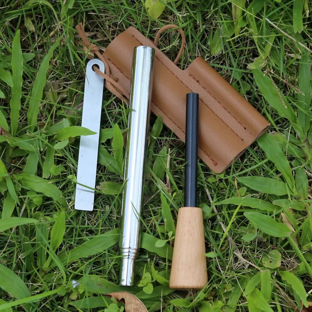4-piece set of iron magnesium ignition rod ignition kit, including iron magnesium rod, white steel igniter and hanging rope leather cover, waterproof survival fire sickle steel, suitable for camping, hiking, backpack travel and other oven igniters - Image 4