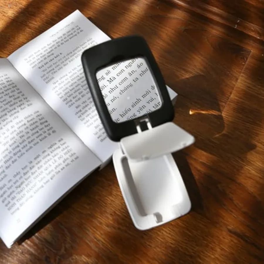 Pocket Magnifying Glass with Light and Stand, Small 3X Magnifying Lamp, Portable 2-in-1 LED Lighted Desk Magnifier Visor Foldin - Image 5