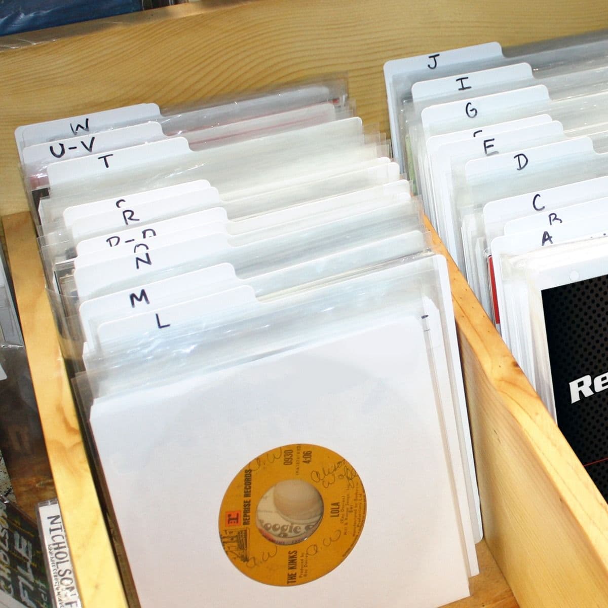 BCW 45-RPM Record Dividers. 25 per pack. White. Write on tabs