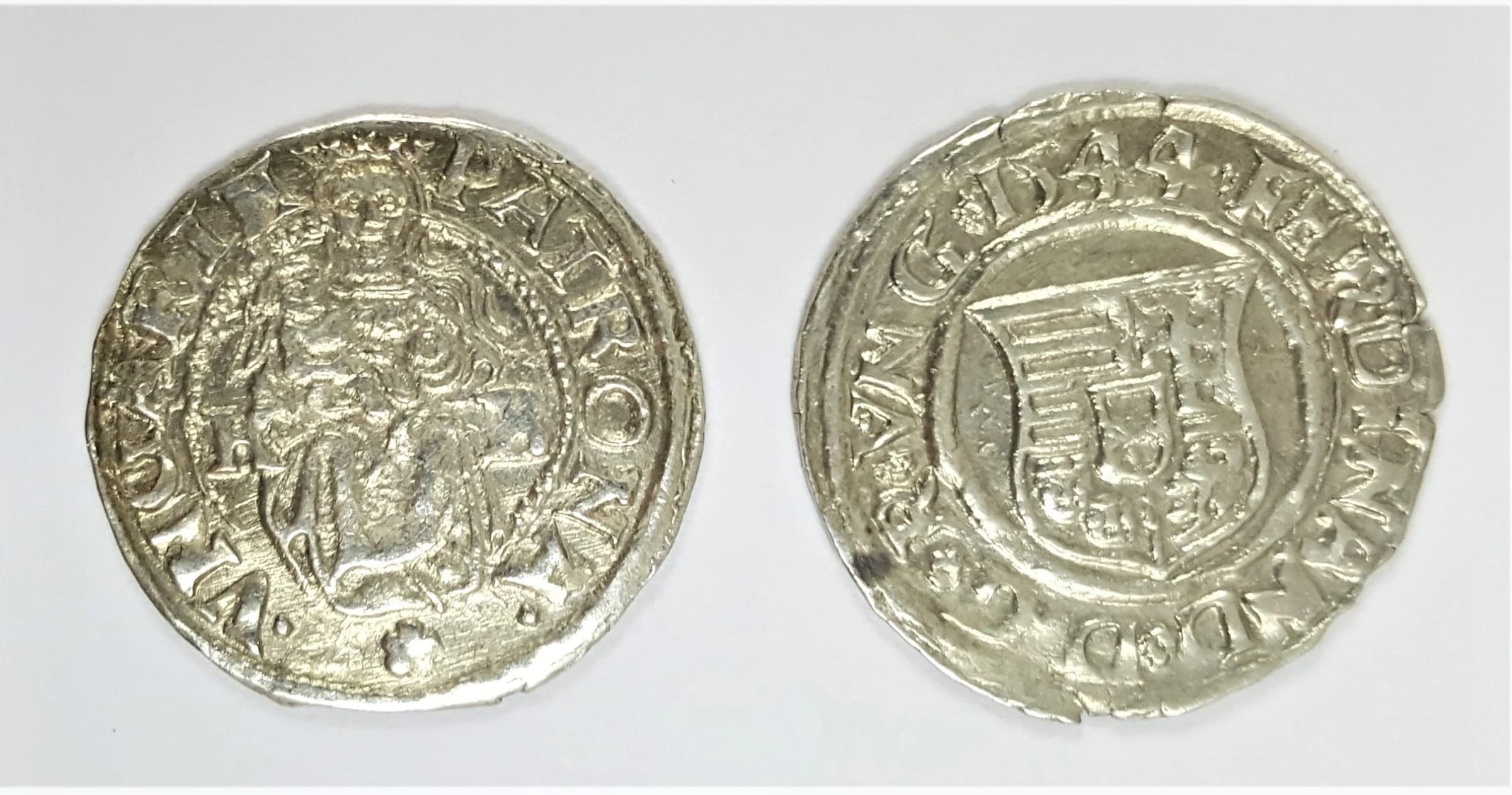 Madonna & Child Box: Virgin Mary and baby Jesus Silver Denar of Hungary (One-Coin Box) - Image 3