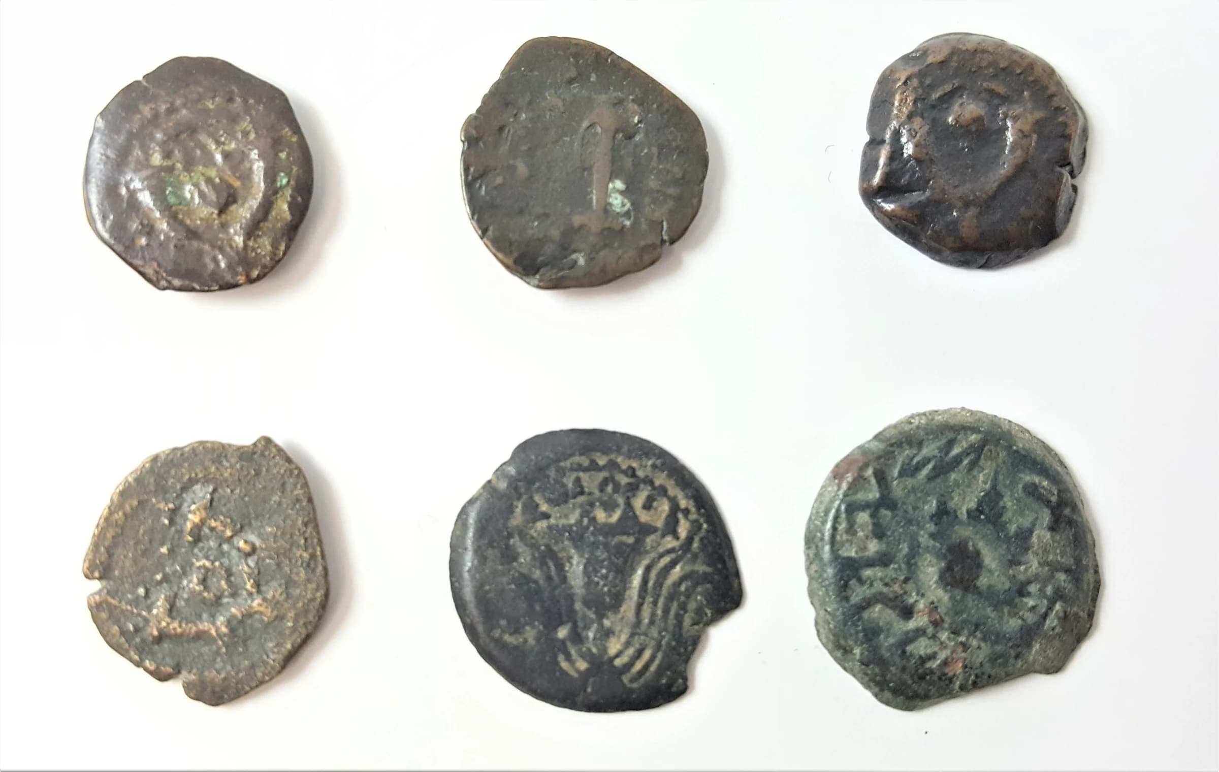 The Jewish Wars with Rome: A Box of 6 Ancient Bronze Roman and Judaean Coins (Six-Coin Box) - Image 4