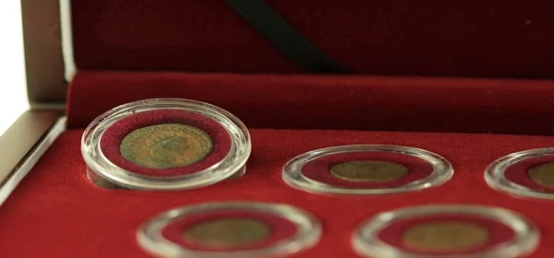 The Decline and Fall of the Roman Empire: Box of 20 Bronze Coins of Ancient Rome (Twenty-Coin Boxed Set) - Image 5