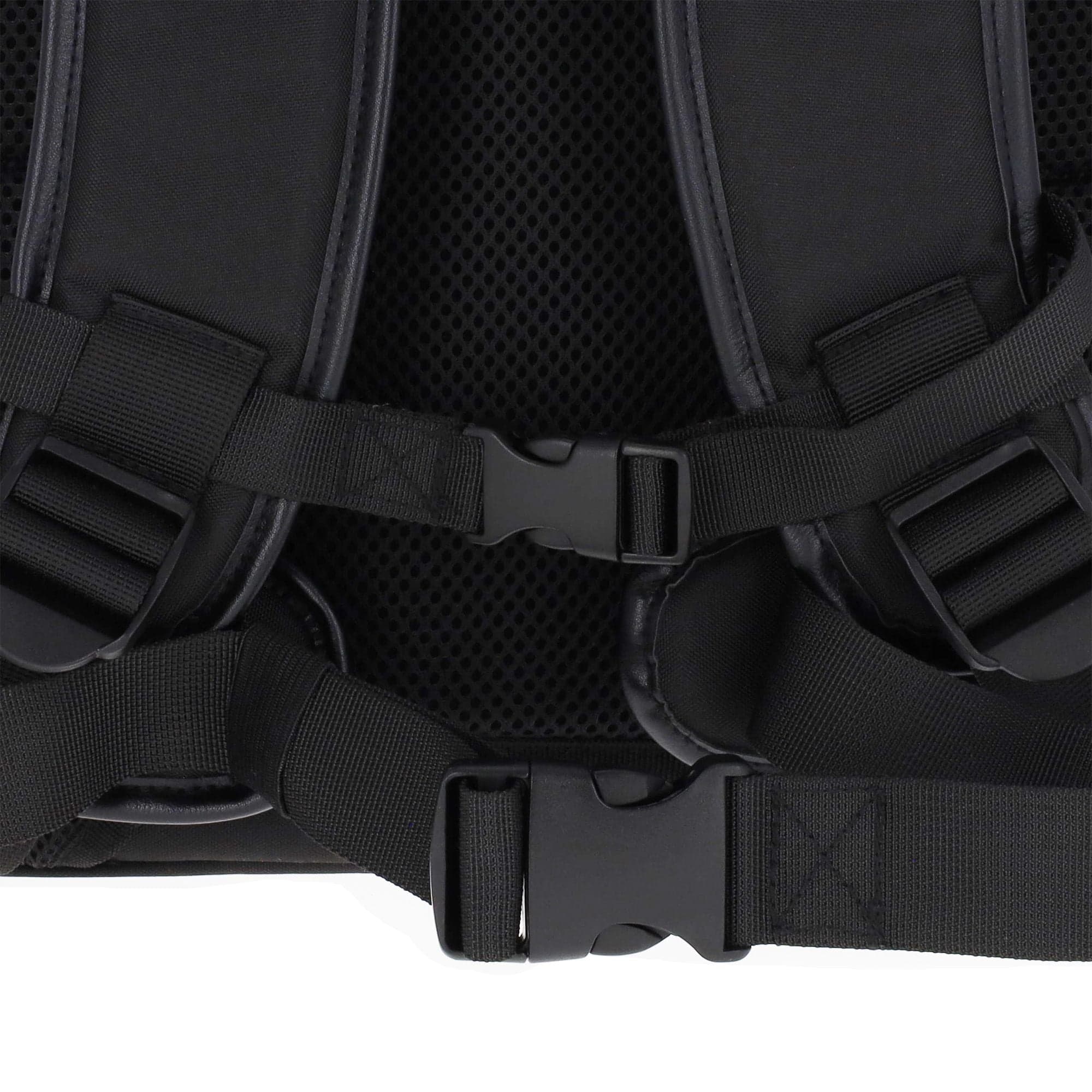 A close up view of the buckles for the shoulder straps, to comfortably transport your backpack under the stress of weight